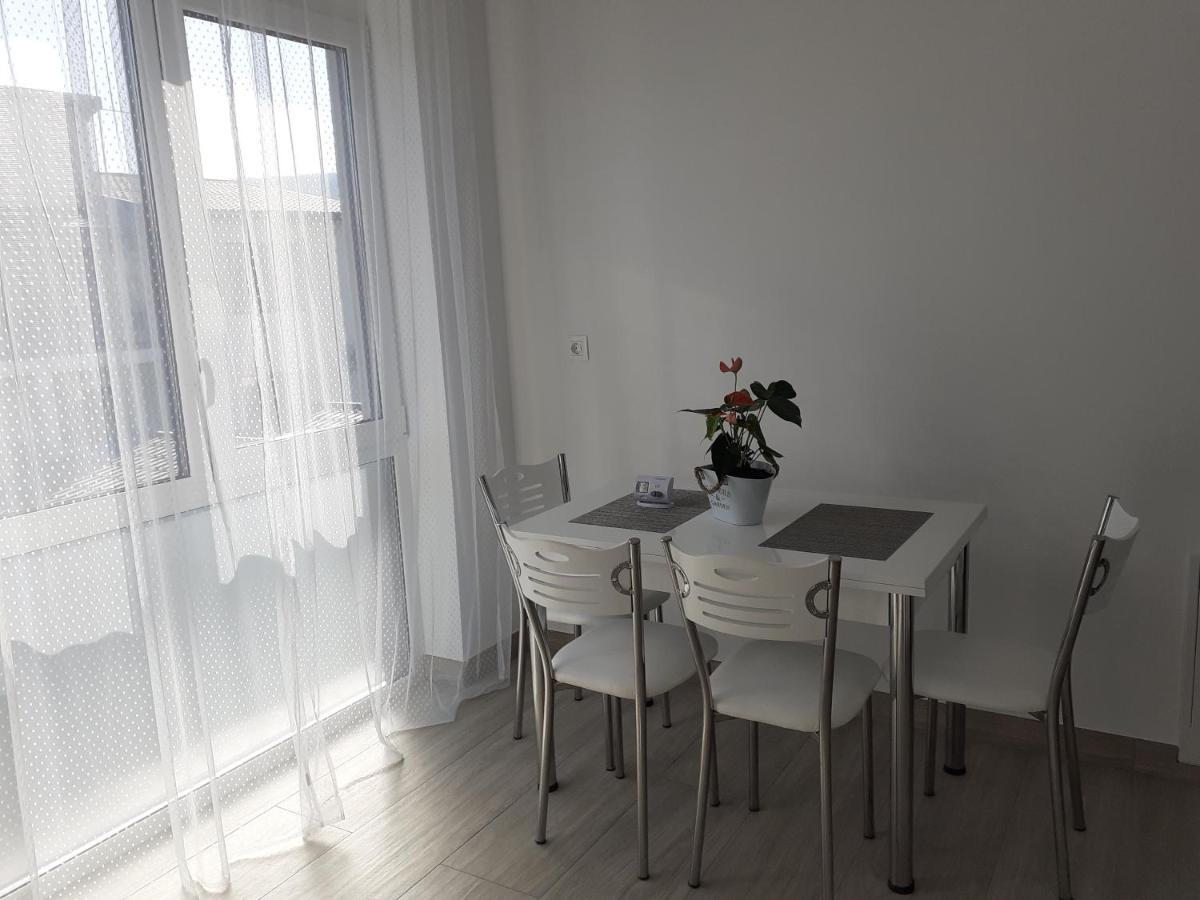 Sara Apartman Livezeni  Extérieur photo